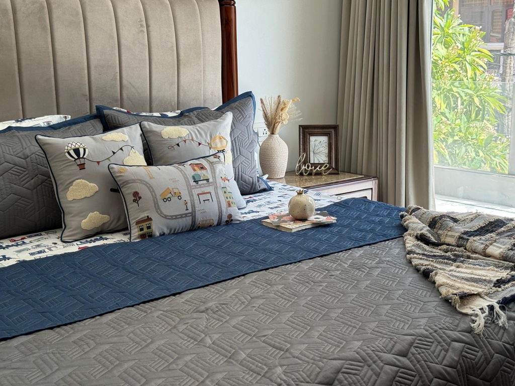 The_Little_Explorer_Bedding_set.jpg