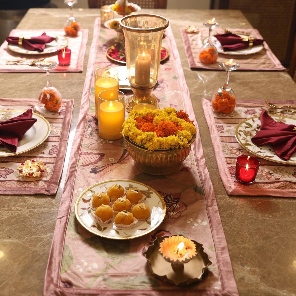 Dine_in_style_velvet_1.jpg