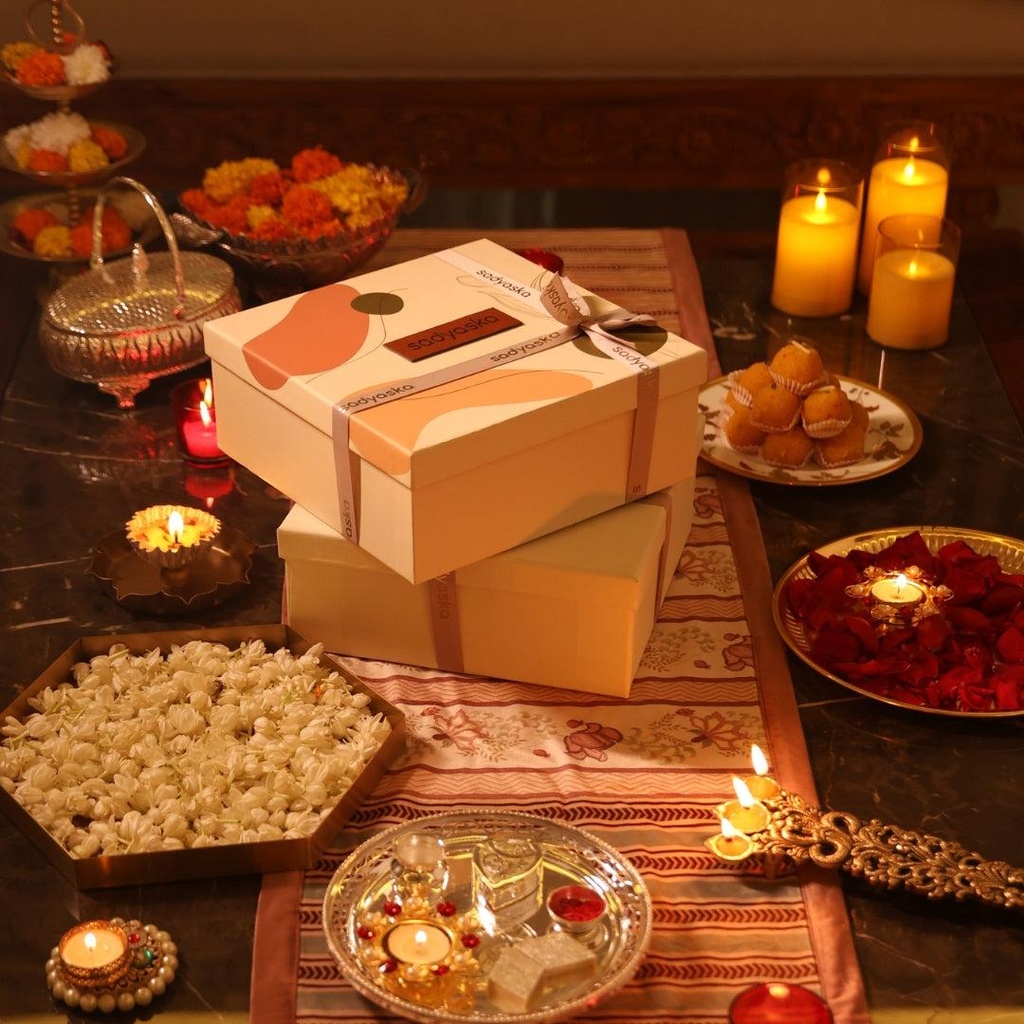 Beige_gift_box_2.jpg