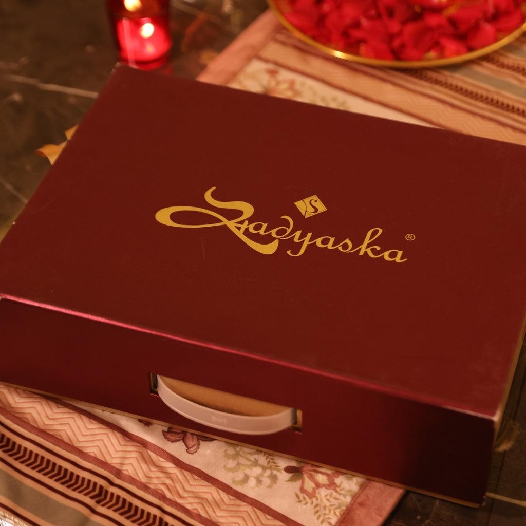 maroon_gift_box_2.jpg
