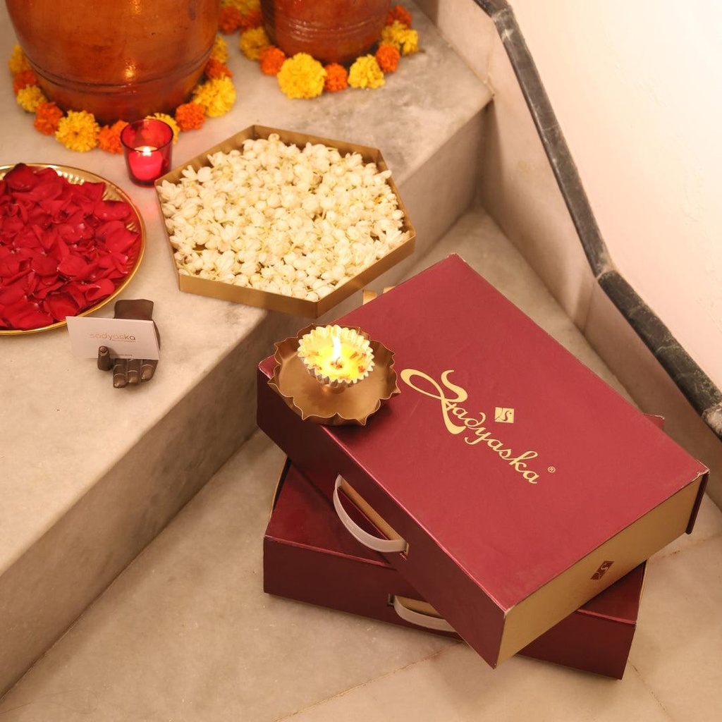 maroon_gift_box_3.jpg