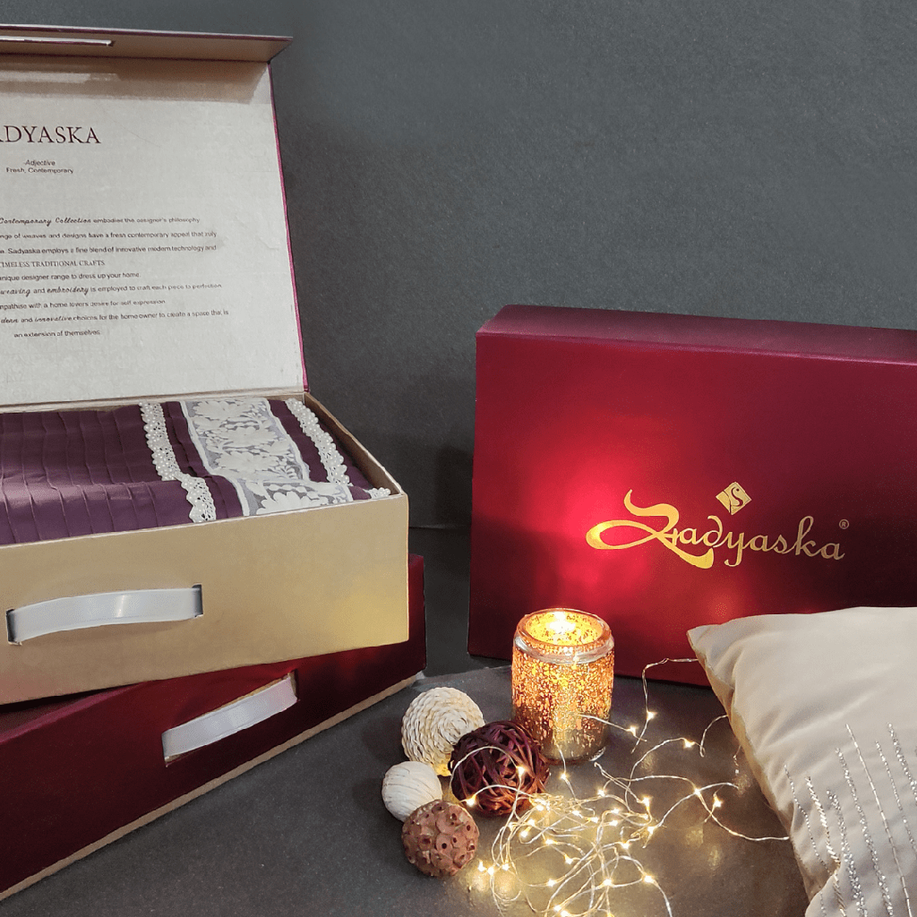 Maroon-gift-box-2.png