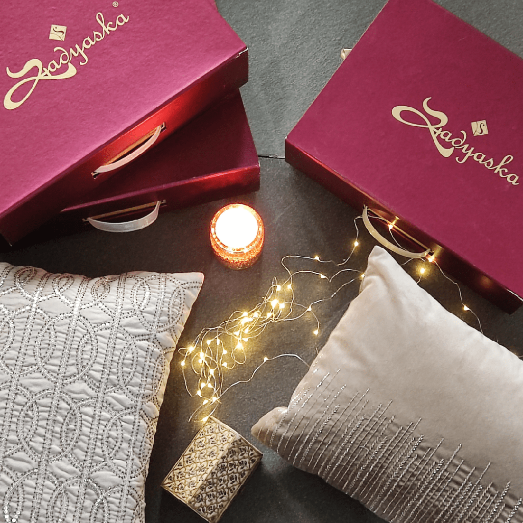 Maroon-gift-box.png