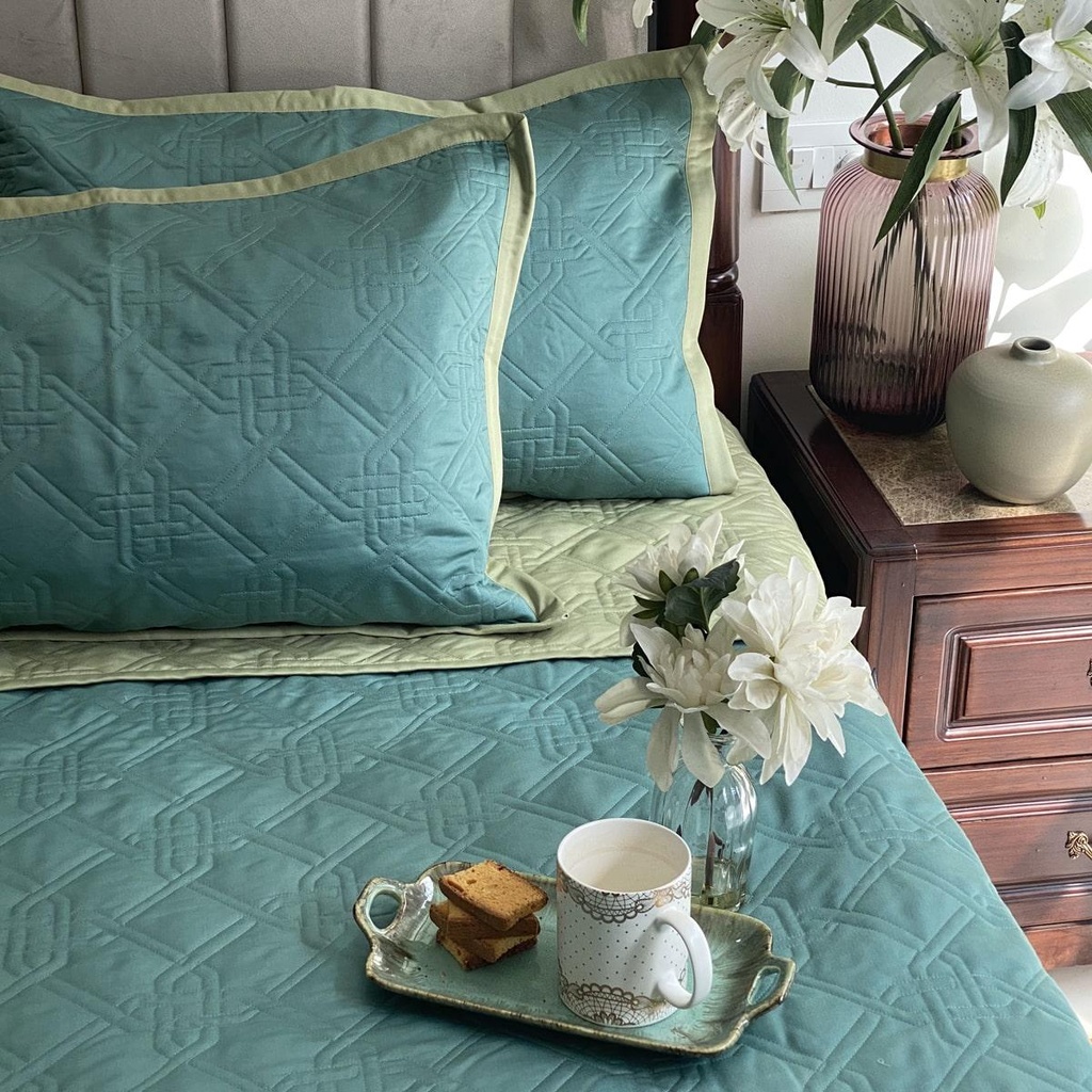GIZMO-LIME-GREEN-AND-TURQUOISE-3-min.jpg