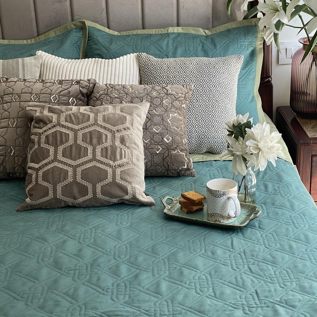 GIZMO-LIME-GREEN-AND-TURQUOISE-1-min.jpg