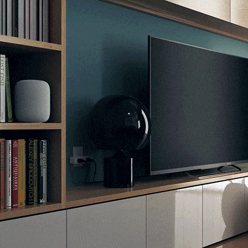 dual-smart-outlet-works-with-apple-homekit-wall-chargers-satechi-857846.gif