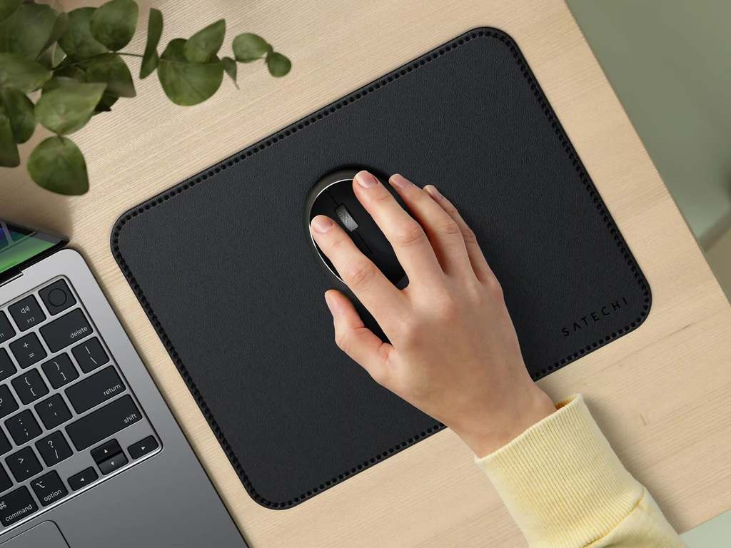 vegan-leather-premium-mouse-pad-satechi_Black.png