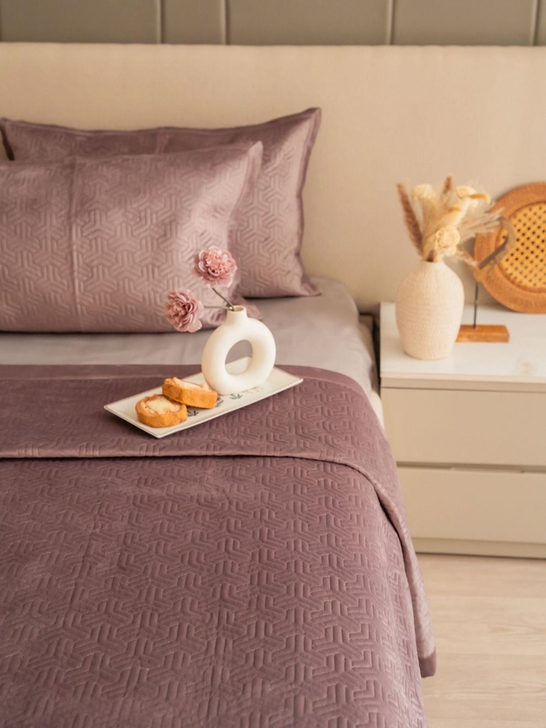 Zayne Lilac Velvet Bedspread Set