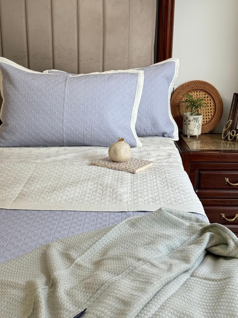 [SA#S001-NADIRE-SBIV] Nadire Smoke Blue and Ivory Cotton Reversible Bedspread (Ivory)