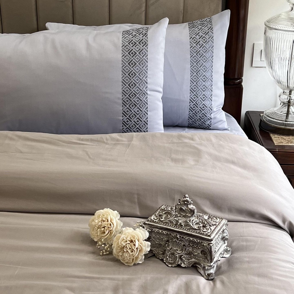 [SA#DU-SQUARISH-SBSI-2] Squarish Smoke Blue Silver Dreams Duvet Cover (Silver)