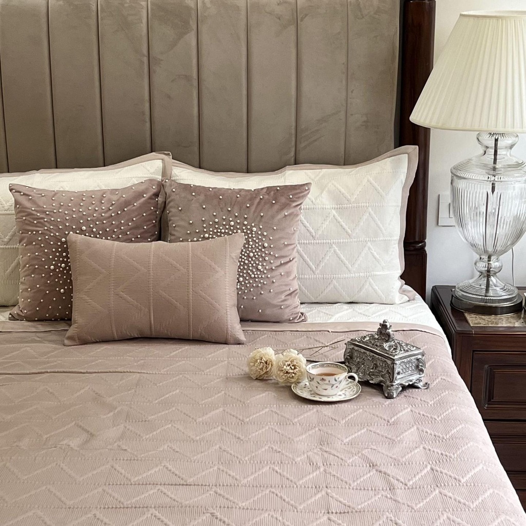[SA#S001-TRIGON-BUIV-2] Buff and Ivory Trigon Cotton Reversible Bedspread (Ivory)