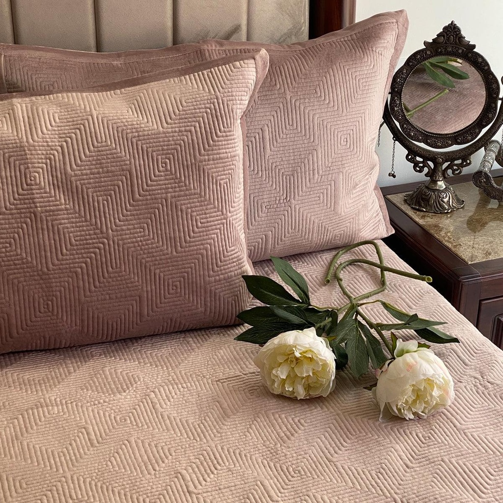 Maze Onion Pink Velvet Bedspread
