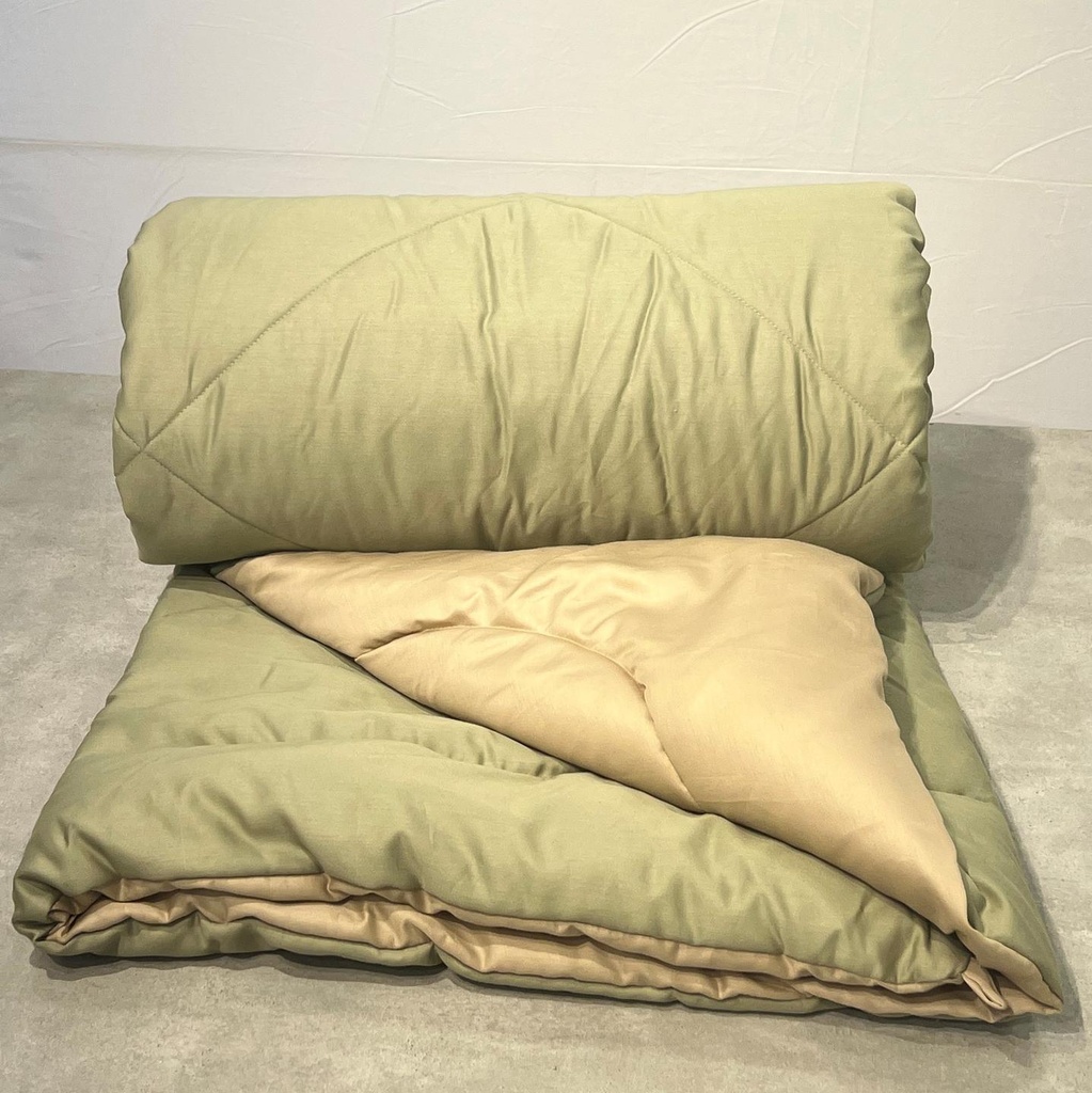 Forest Green and Sand 1000TC Cotton Rich Reversible Downfill Quilt